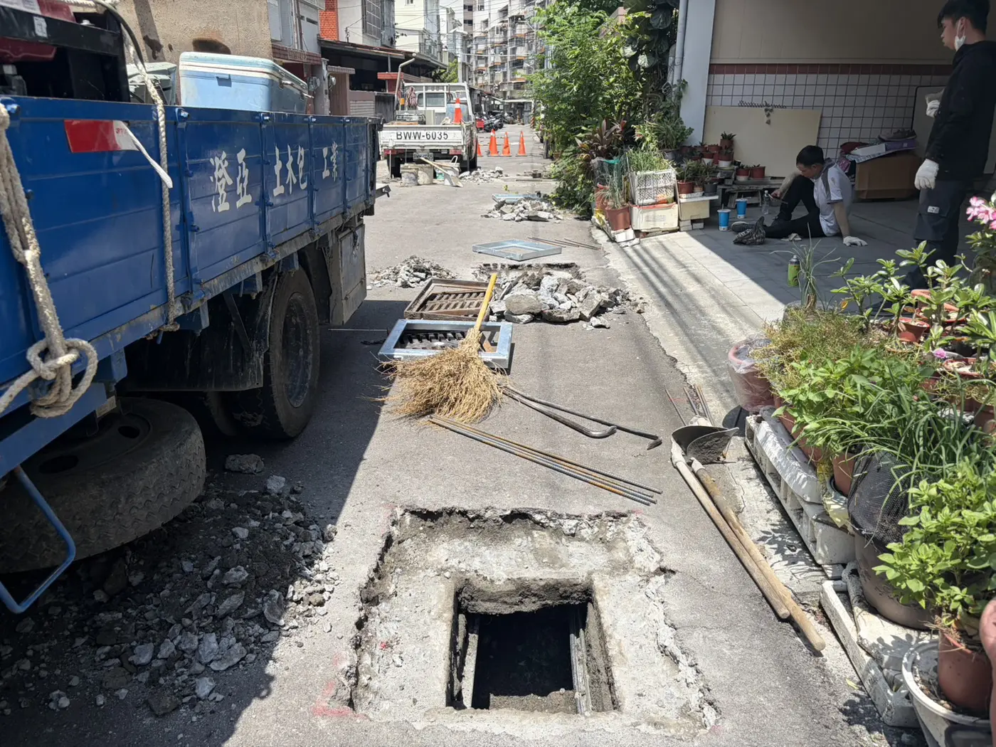 中山路二段水溝蓋更新施工現場
